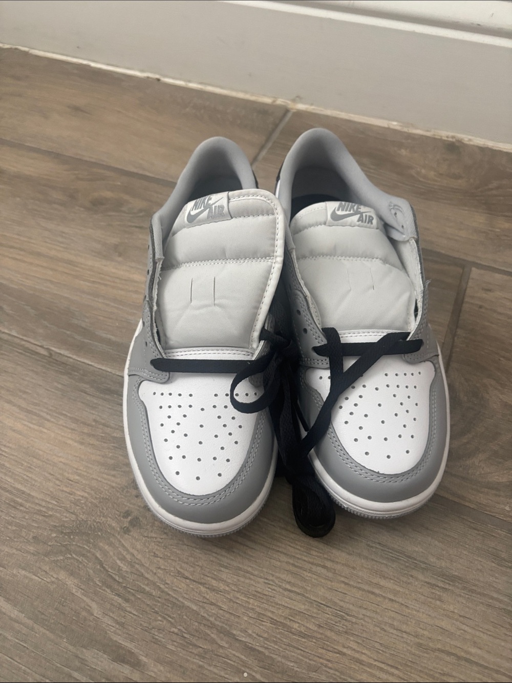 Nike Low-Top Sneakers in White, Light Gray and Black never worn no box